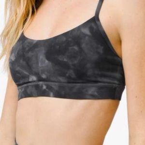 ✨RARE Lululemon Flow Y Bra Nulu Sports Bra✨
